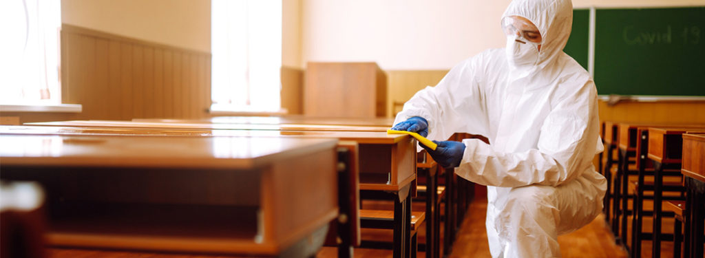 Imagen del proceso de desinsectación en colegios